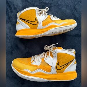 Nike Kyrie Infinity 'University Gold'
DX6653-701 size 10.5